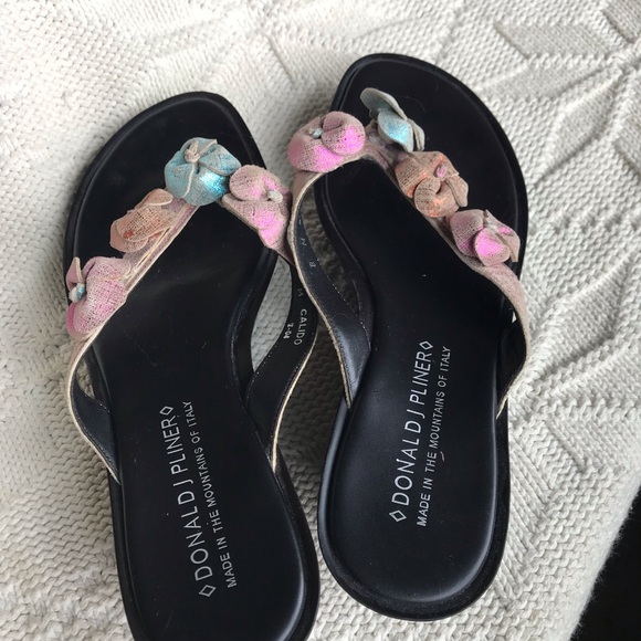 Donald J. Pliner heeled flip flops, size 8 - Picture 8 of 8